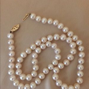 White Pearl necklace 14 kt gold clasp